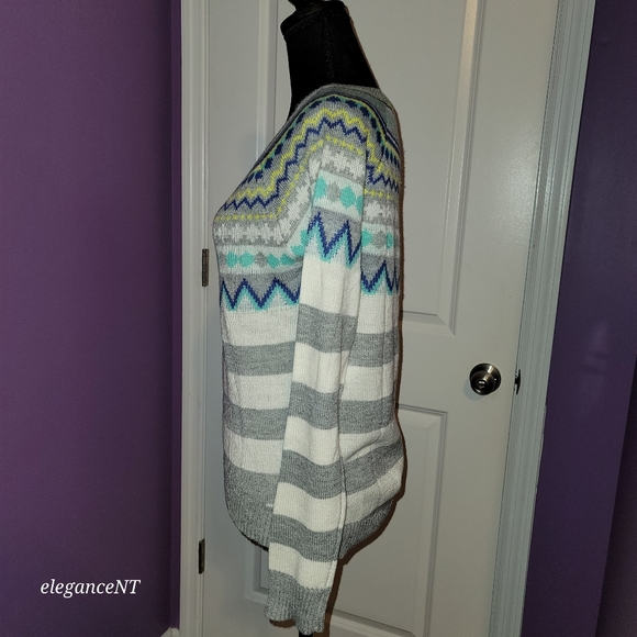 Red Camel Junior's Gray, White, Blue pattern Sweater Sz: M - Picture 8 of 9